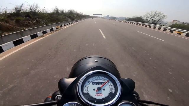 Pulsar NS 160 Bs6 Vs Royal Enfield Classic 350 Bs6 | Classic Vs Naked | Top End Race смотреть онлайн