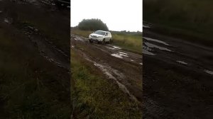 Тойота Highlander 2 в грязи 1