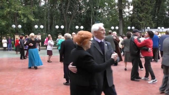 "ПЕСНЯ СТАРОГО ИЗВОЗЧИКА."ЙОШКАР-ОЛА.В ГОРОДСКОМ САДУ ИГРАЕТ ДУХОВОЙ ОРКЕСТР...) ВИРТУАЛЬНЫЙ МУЗЕЙ смотреть онлайн