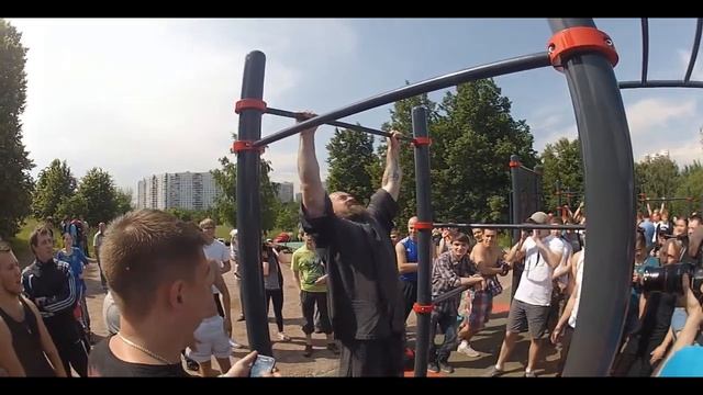 Сергей Бадюк.Подтягивания!Открытие воркаут площадки им. Бадюка. 2013 смотреть онлайн