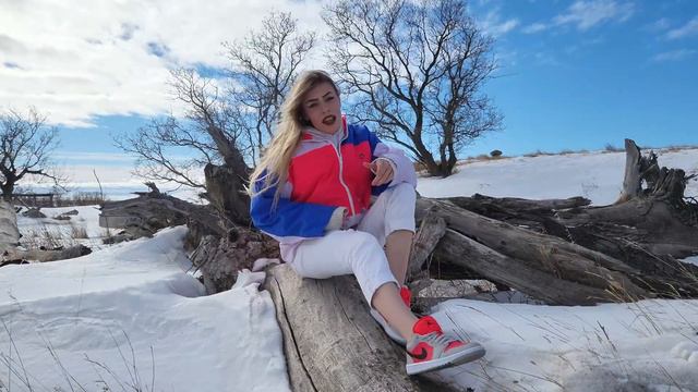 Alexandra Raven Sunny Dayz Official Music Video смотреть онлайн