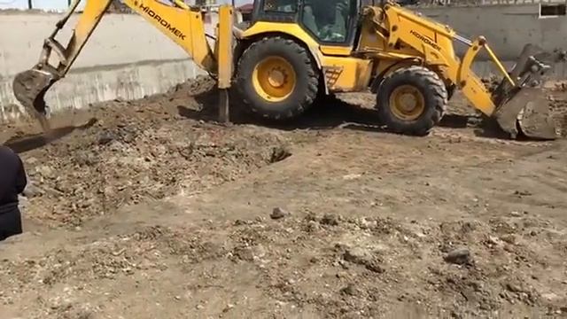 Атырау. 20-й день строительства первого аквапарка в Атырау.