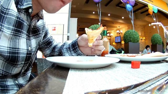 КУШАЕМ ПИЦЦУ В МОСКВА СИТИ (ПРОДОЛЖЕНИЕ) смотреть онлайн