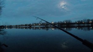 Рыбалка на Москве реке ВЕСНОЙ! Джиг и ловля судака на ВОБЛЕРЫ ночью! СПИННИНГ ВЕСНОЙ! ЩУКА, СУДАК!