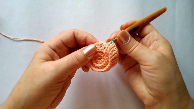 Объемный мотив крючком. Квадратный мотив крючком для пледа. Спиральный мотив из вогнутых столбиков. смотреть онлайн