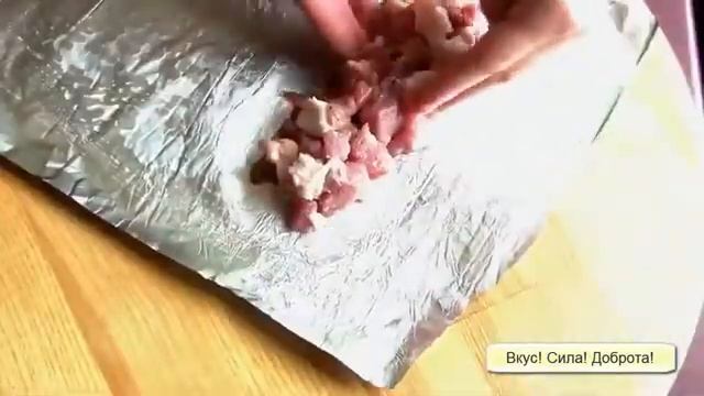 Кулинария! Колбаски домашние в фольге! смотреть онлайн