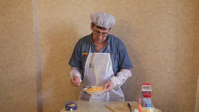 Салат с морковочкой, сыром и чесночком, витаминный , нежный. смотреть онлайн