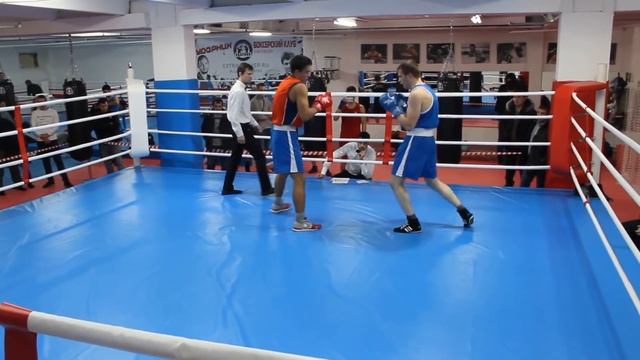 Боксер сопротивлялся как мог, но силы не вечны... смотреть онлайн