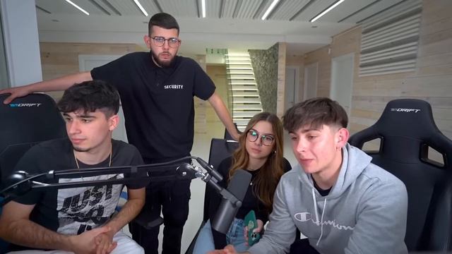 Peacky Se Enfada con la Epic House y Se Va del Directo... смотреть онлайн