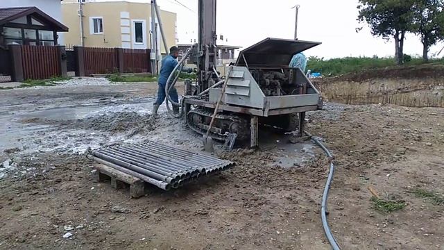 Скважина. На какой глубине вода. Почему соседи на нас жалобу накатали. смотреть онлайн