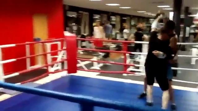 тренировка в фитнес центре Вест Джим часть 3 смотреть онлайн