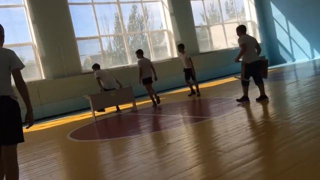 Что делают шестиклассники на физкультуре смотреть онлайн