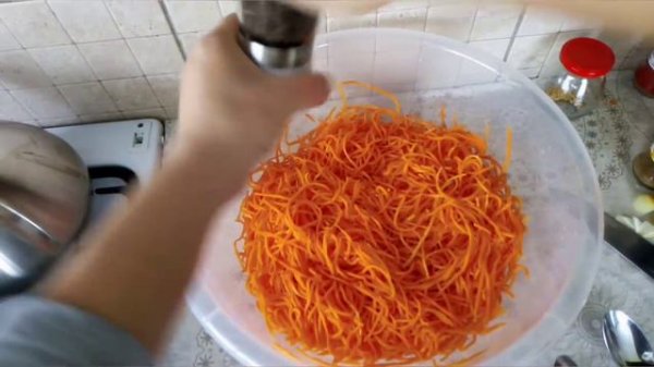 Любовь Ким. Морковь по-корейски.