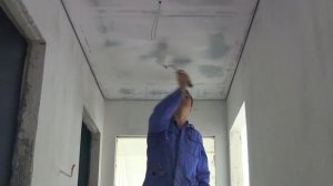 Потолок из гипсокартона без примыкания к стене с теневым швом зазором. Теневой профиль Краб гипс