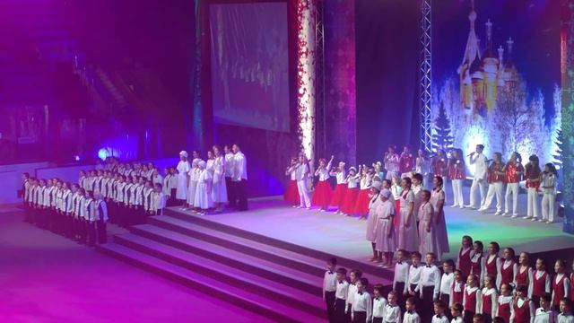 Губернаторская елка 2018. Песня "Светлый праздник Рождества", поет Хрустальная капель. смотреть онлайн