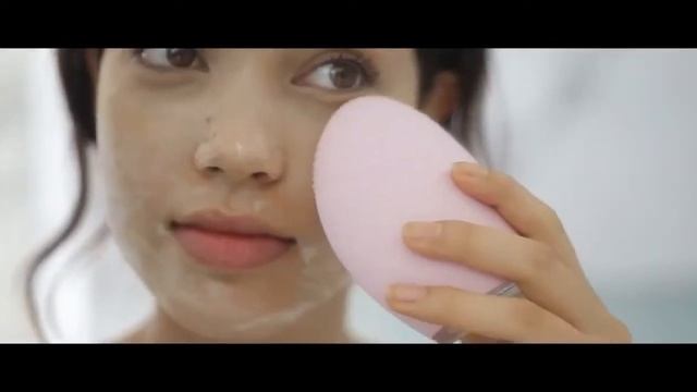 Pink Luna - силиконовая щетка для очистки кожи смотреть онлайн