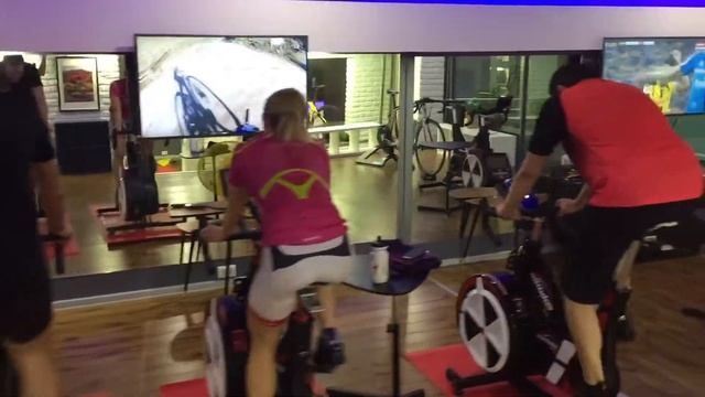 отличные интервалы в гору на Wattbike в студии k10 cycling смотреть онлайн