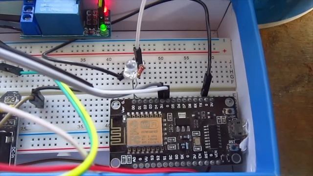 Automatic Plant watering System using ESP8266 & Arduino IoT Cloud смотреть онлайн