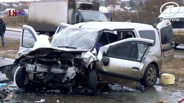 Видео с места страшного ДТП с двумя погибшими на трассе «Тула-Новомосковск» смотреть онлайн