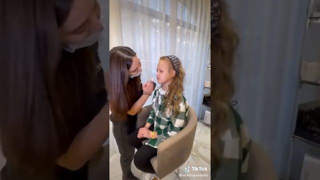 Самые дорогие причёски и макияж для дочек Виктории Портфолио ??? смотреть онлайн