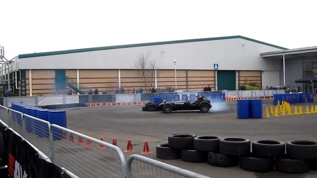 Race Retro Car Demonstration made on my Ixus 100 IS смотреть онлайн