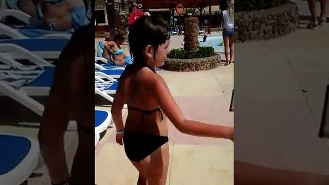 Отель Hawaii Resort . Купаюсь в бассейне и катаюсь на горках смотреть онлайн