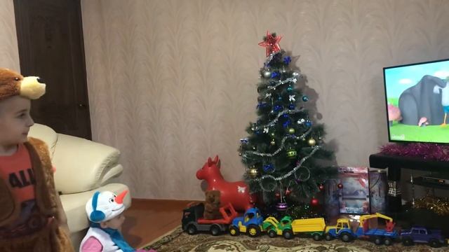 Мишка косолапый по лесу идёт смотреть онлайн