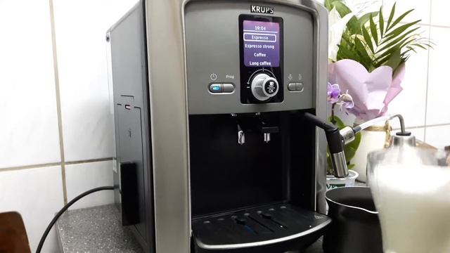 Tekla's first cappuccino :) смотреть онлайн
