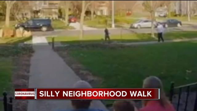 WATCH: Sign in front of local home encourages people to 'Silly Walk' from Monty Python смотреть онлайн