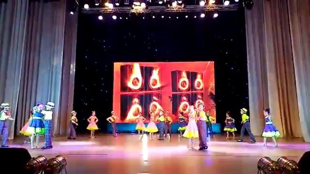 Тараз қаласы "Бозторғай" үлгілі ән-би ансамбілі современный "Ретро" (7-8жас) смотреть онлайн