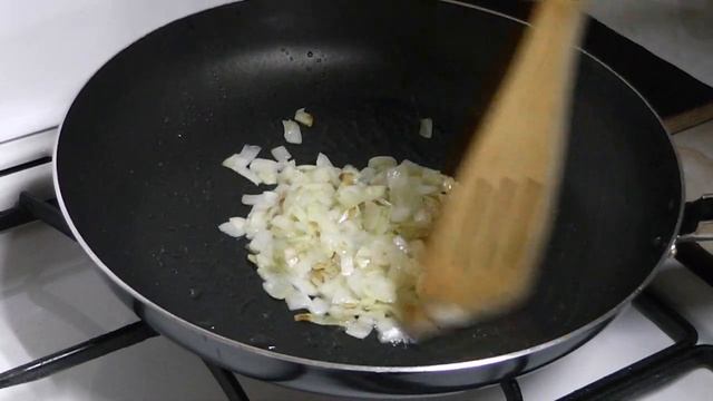 ЯИЧНИЦА С ЛУКОМ.Как приготовить яичницу с луком. смотреть онлайн