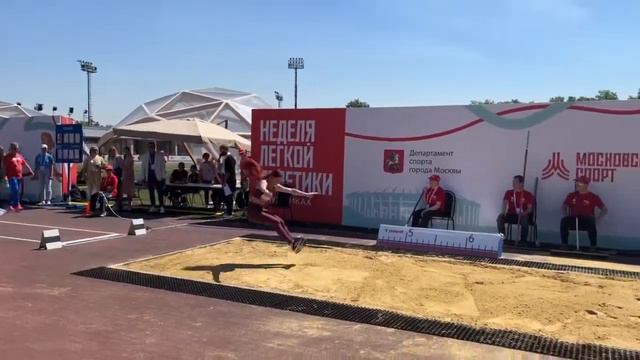 Саша Трусова теперь не только фигуристка, но и легкоатлетка! Выступила в прыжках в длину! 🚀 смотреть онлайн