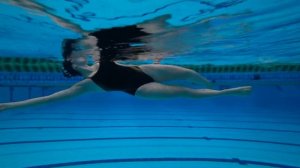 Total immersion Упражнение 7 «Точка баланса на боку с выдохом в воду»
