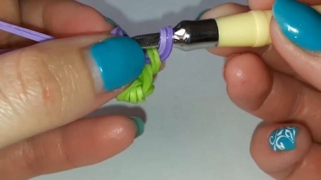 Пятиконечная ЗВЕЗДА из резинок Rainbow Loom без станка смотреть онлайн