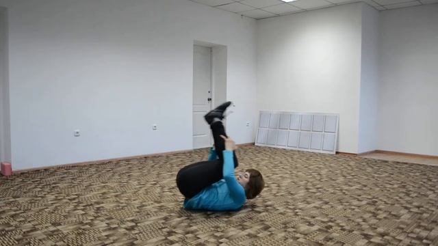 Прокатывание позвоночника. Выполнять ежедневно. смотреть онлайн