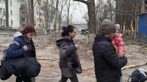 Эвакуация мирных жителей из Мариуполя.mp4