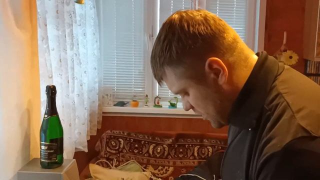 Как пожарить мясо или котлеты из фарша с помощью обычного утюга ЖАРЬУТЮГ смотреть онлайн