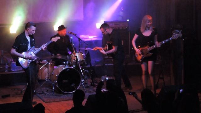 Messer Chups - Chupacabra Vs Batman