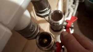 замена теплоносителя ( незамерзайки ) в системе отопления частного дома .