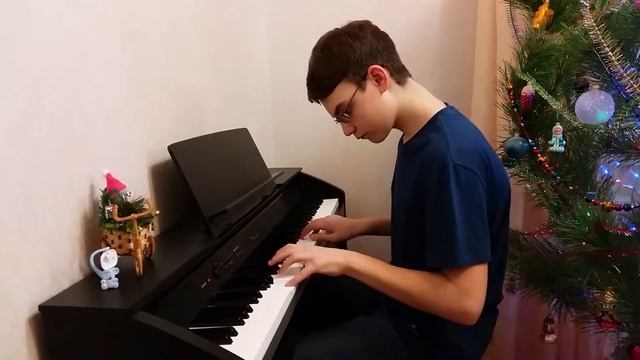 Женя играет Шостаковича смотреть онлайн