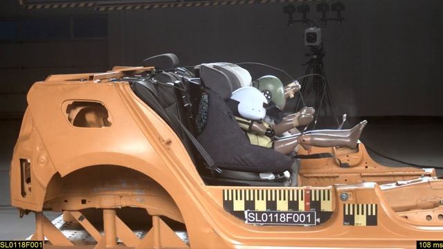 Maxi-Cosi AxissFix Air | ADAC 2018 | краш-тест фронтальный смотреть онлайн