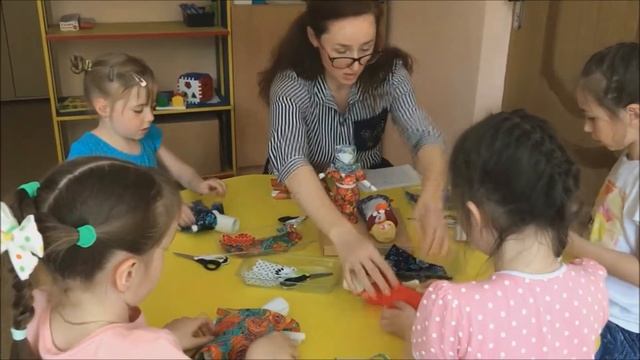 Музей Занимательные куклы. Школа 609. Мастер класс "Создание тряпичной куклы" смотреть онлайн