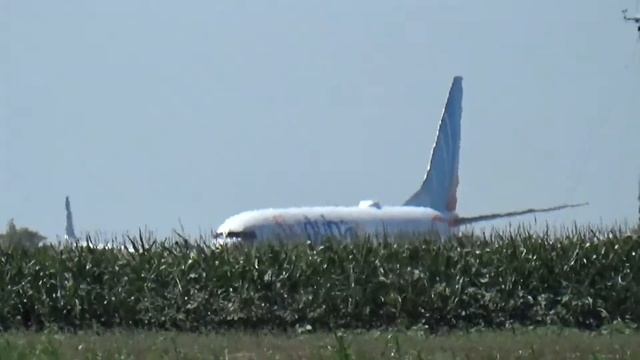 Fly Dubai landing & take-off, B737-800, Fantastic sound!!! смотреть онлайн