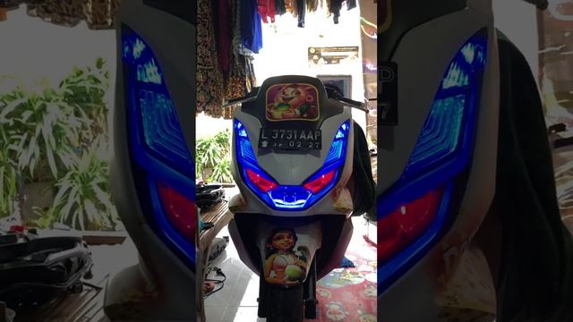 PCX 160. Pemasangan LAMPU ALIS RGB REMOTE RUNNIN SEIN WELCOME GEN 3 new Surabaya utara смотреть онлайн