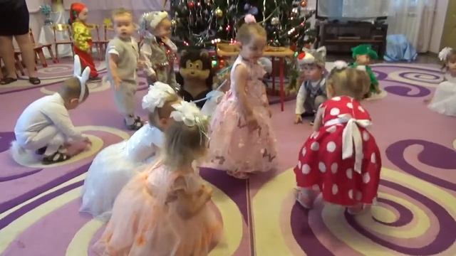 Новогодний праздник. 2-3 года. 2017 г. смотреть онлайн