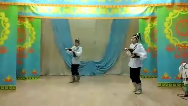 "Көмүс таммахтар", Сунтарский улус. Село Тюбяй, танец "Кулунчук" смотреть онлайн
