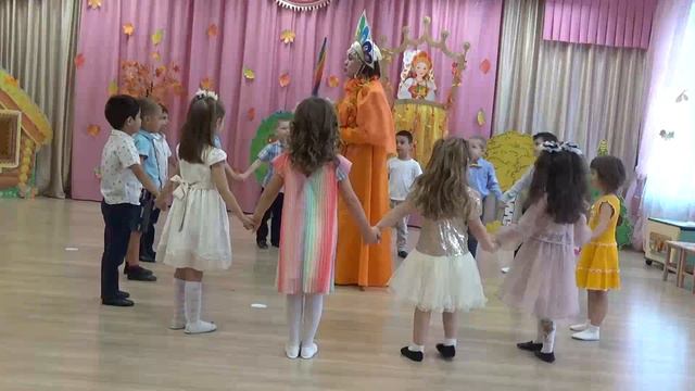 Видео осеннего досуга ОСЕННИЕ ЧУДЕСА в группе Василек смотреть онлайн