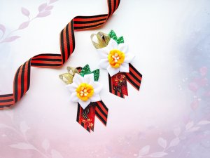 Красивая брошь на 9 мая. Брошь с цветком. Брошь из лент. Брошь из георгиевской ленты. Нарцисс.