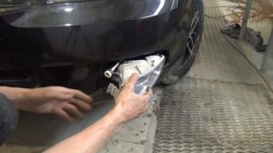 Как снять и заменить лампы в противотуманных фарах ŠKODA OCTAVIA II.