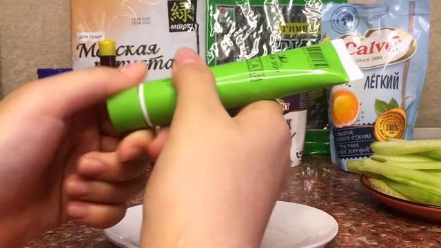 готовим суши/как приготовить суши/в домашних условиях/роллы/без бамбукового коврика смотреть онлайн